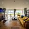 Knockderry Lodge -Private Luxury pet-friendly accommodation in Scotland with hot tub