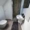 Cheerful 4 - Tranquil Oasis Modern and Spacious Retreat 4-Bedroom with Private Parking and Serene Gardens - 卢顿