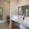 Oceanview 1BR at Kiahuna Plantation Unit 159 - كولو