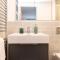 Edinburgh Modern 3-Storey 3-Bedroom City Apartment