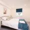 Edinburgh Modern 3-Storey 3-Bedroom City Apartment