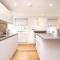 Edinburgh Modern 3-Storey 3-Bedroom City Apartment