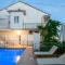 Apartments Mastelic with pool next to the beach