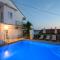 Apartments Mastelic with pool next to the beach