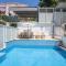 Apartments Mastelic with pool next to the beach