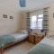6 Bay View Court