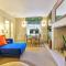 Cinnabar: Luxury, Couples Nook in Historic Walls.
