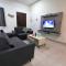 Cameron top31 golden hills night market homestay