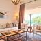 Milkwood Cottage, Beachfront family vacation home, Sleeps 6