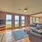 13 Mi to Dtwn Lakefront Cottage with Dock - 特拉弗斯城