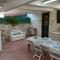 Villetta Poesia 50 m dal mare con giardino e parcheggio
