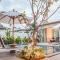 Shambhala grand villa by Cozy Lake