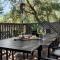 Guerneville Escape Redwoods Deck BBQ Fire table