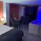 Studio Cosy avec Jacuzzi Privatif et Terrasse - Hazebrouck