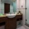 HiGuests - Superb Lake Views from this 2BR Apt in JLT - Дубай