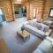 Aspen Lodge, Amazing New Log Cabin with Hot Tub - Sleeps 6 - Felmoor Park - Morpeth
