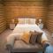 Aspen Lodge, Amazing New Log Cabin with Hot Tub - Sleeps 6 - Felmoor Park - Morpeth