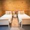 Aspen Lodge, Amazing New Log Cabin with Hot Tub - Sleeps 6 - Felmoor Park