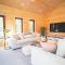 Sundance Lodge, Fantastic New Cabin with Hot Tub - Sleeps 6 - Largest In Felmoor Park