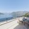 Penthouse on the Bay - 20m from the Beach