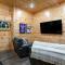 Bandit Lodge BRAND NEW CABIN w Pool - 赛维尔维尔