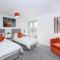 Modern 5 Bedroom 3 Bathroom Serviced House Aylesbury with parking By 360Stays