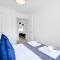 Modern 5 Bedroom 3 Bathroom Serviced House Aylesbury with parking By 360Stays