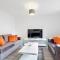 Modern 5 Bedroom 3 Bathroom Serviced House Aylesbury with parking By 360Stays