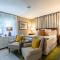 Cosmopolitan Suite, Centrally located to Downtown and the beach.