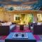 Beautiful Glam Mid-Century 1 block from Sarasota bay with Firepit - ساراسوتا