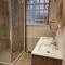 Sous murs, petite maison de ville au charme authentique