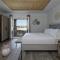 Sea Breeze Santorini Beach Resort, Curio By Hilton - 佩里沃罗