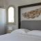 Sea Breeze Santorini Beach Resort, Curio By Hilton - 佩里沃罗
