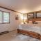 Newly updated 2 Bedroom plus Loft, 3 Full Bathrooms, Sleeps up to 8 people Steps to Free Shuttle