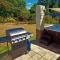 Lions Lodge: Great location with hot tub