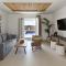 Sea Breeze Santorini Beach Resort, Curio By Hilton - 佩里沃罗