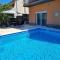 Apartment Gajo with swimming pool near Split - Srinjine