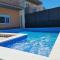 Apartment Gajo with swimming pool near Split - Srinjine