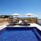 Sea Breeze Santorini Beach Resort, Curio By Hilton - 佩里沃罗