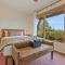 Close to Fresh Creek! Sleeps 12 ~ Amazing Views w/Serene Open Space ~ Hot Tub + Game Room ~ Trails outside - Sedona