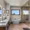 Bend Luxury Escape!