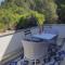 grand studio terrasse de standing, pleine vue village et proche mer