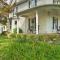 Lush, Modern Farmhouse with Mtn Views and Sunroom - Edinburg