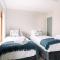 FAMILY TOWN HOUSE (with garden & private parking)