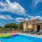 Holiday House Karbonaca with Private Pool - 尤尔希奇