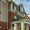 HomeTowne Studios & Suites by Red Roof Charlotte - Concord