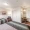 HomeTowne Studios & Suites by Red Roof Charlotte - Concord