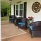 Quaint Creekside Cottage with Porch and Backyard! - 列克星敦