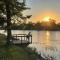 Luxury Riverside Estate - 3BR Home or 1BR Cottage or BOTH - Sleeps 14 - Swim, fish, relax, refresh - أندرسون