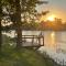 Luxury Riverside Estate - 3BR Home or 1BR Cottage or BOTH - Sleeps 14 - Swim, fish, relax, refresh - أندرسون